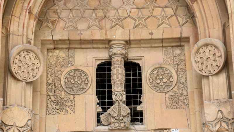 Divriği Ulu Cami'de yenileme çalışmaları sürüyor