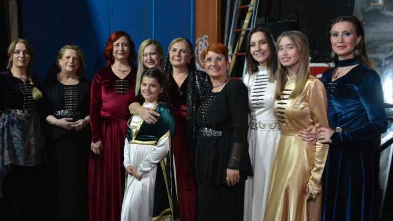 Çerkes kültürünü tiyatroyla yaşatıyorlar