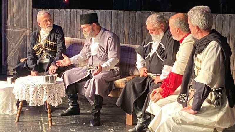 Çerkes kültürünü tiyatroyla yaşatıyorlar