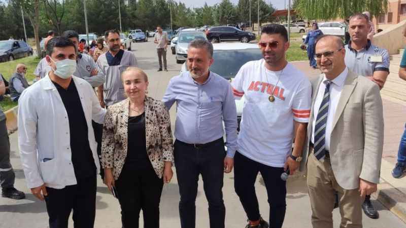 Kanser hastaları halay çekerek moral buluyor