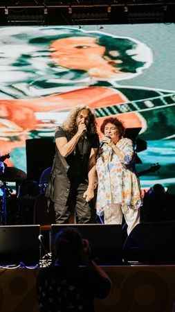 Kapadokya’da Selda Bağcan ve Seksendört rüzgarı