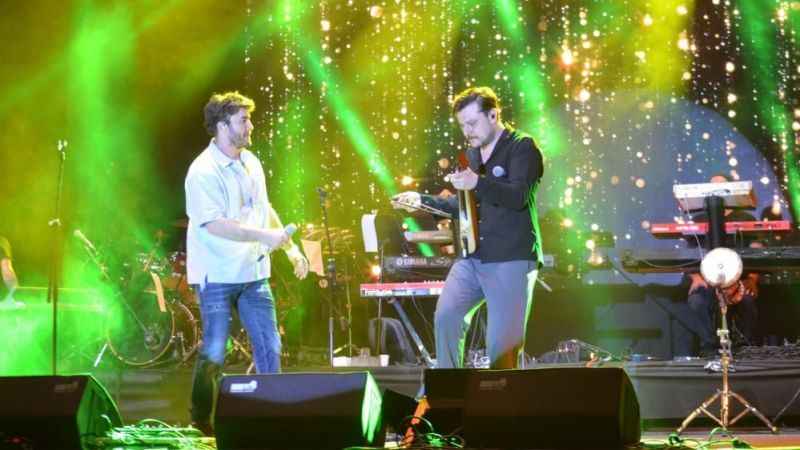 Tekirdağ'da ünlüler geçidi: 400 bin kişilik konsere yıldız yağdı