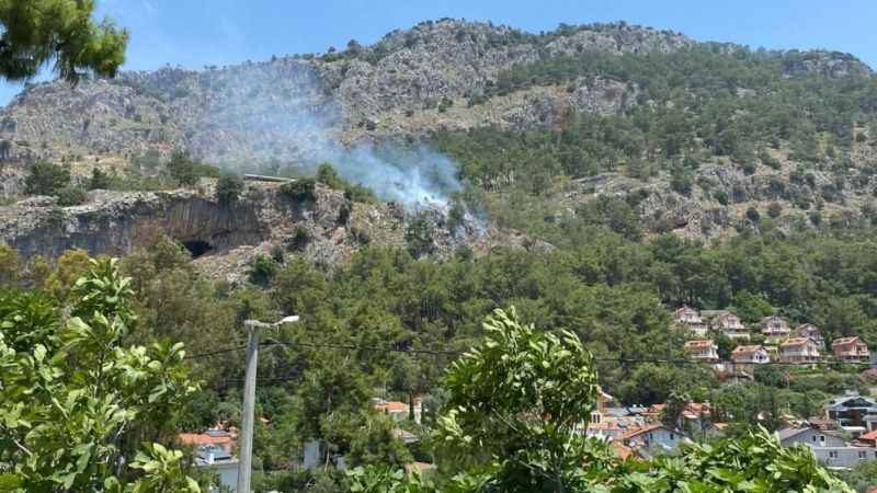 Fethiye'de orman yangını büyümeden söndürüldü