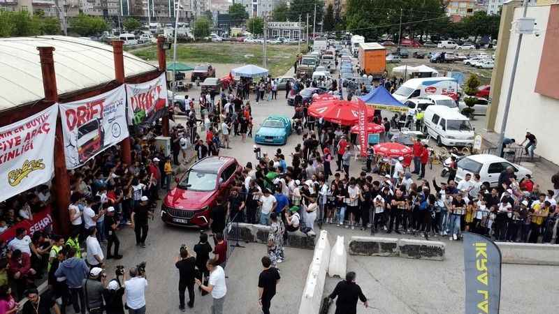 Modifiye Araç Festivali sokakları şenlendirdi