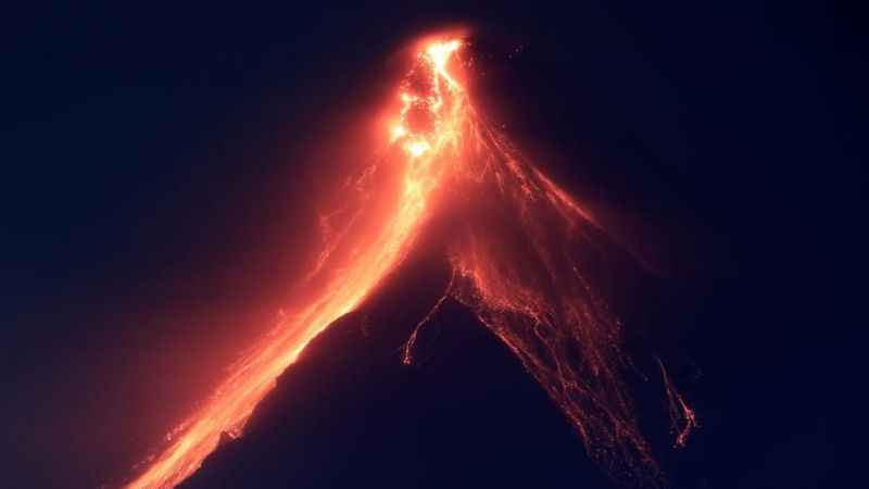 13 bin kişiye yanardağ tahliyesi