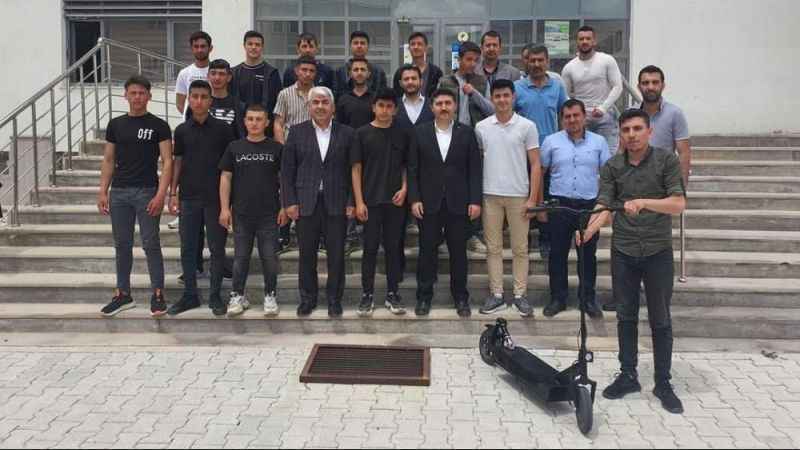 Lise öğrencileri elektrikli scooter üretti, saatte 30 kilometre hız yapabiliyor
