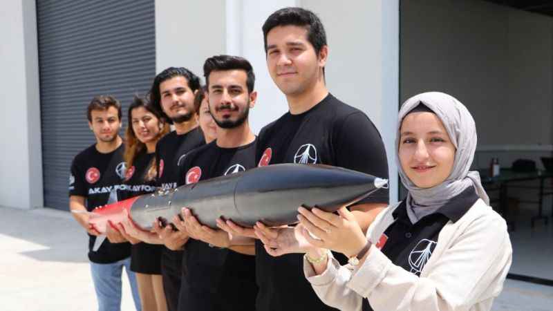 Öğrenciler 3 bin metreye çıkabilen roket tasarladı