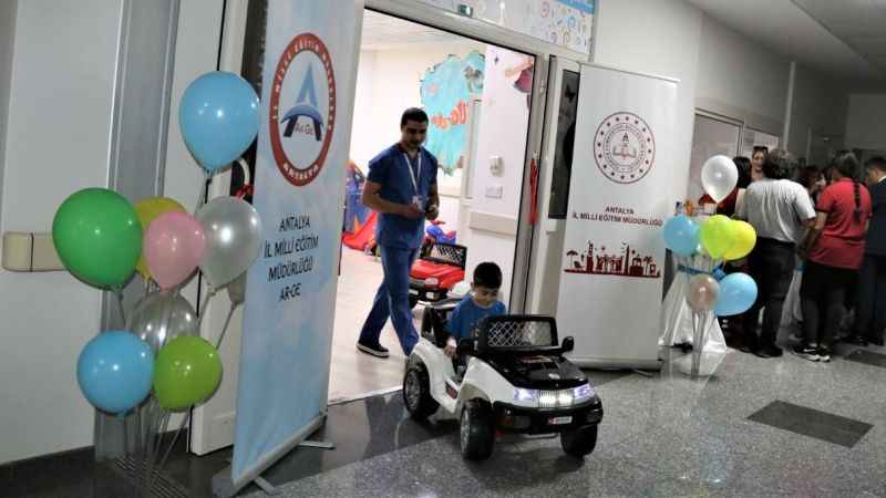 Çocuklar ameliyata akülü arabayla gidecek