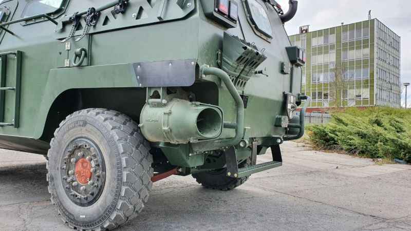 Yerli üretim sevk sistemleri ile zırhlı askeri kara araçları suda da engel tanımıyor