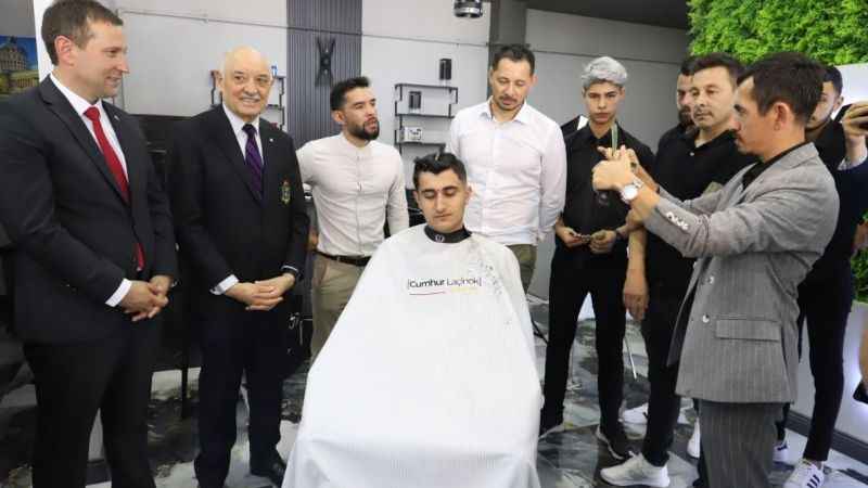 Türk berberler Paraguaylı berberleri eğitti