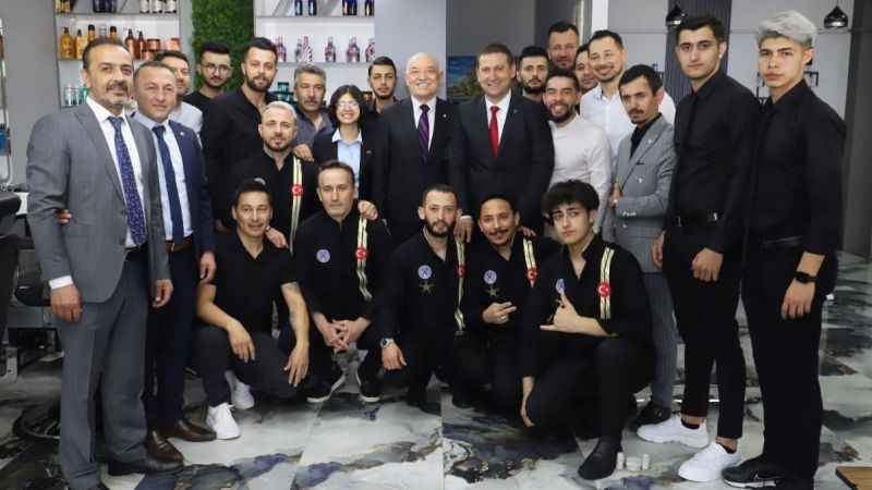 Türk berberler Paraguaylı berberleri eğitti