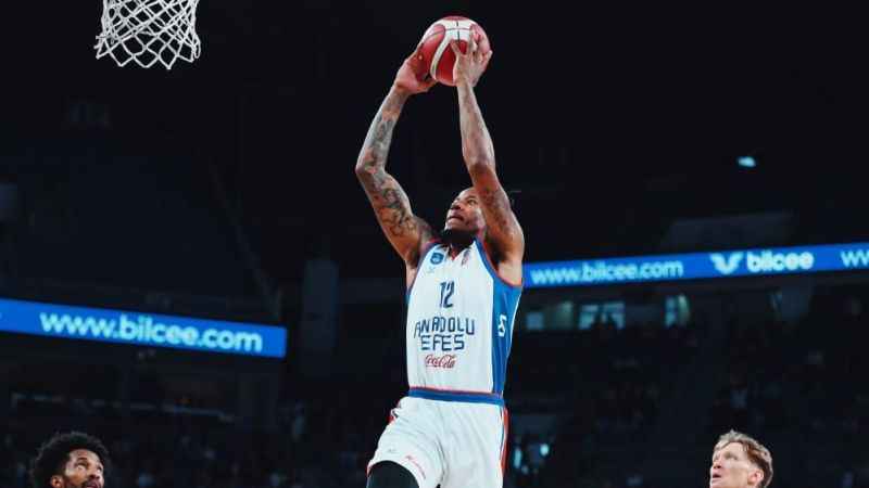 Anadolu Efes, Pınar Karşıyaka karşısında durumu 2-0'a getirdi