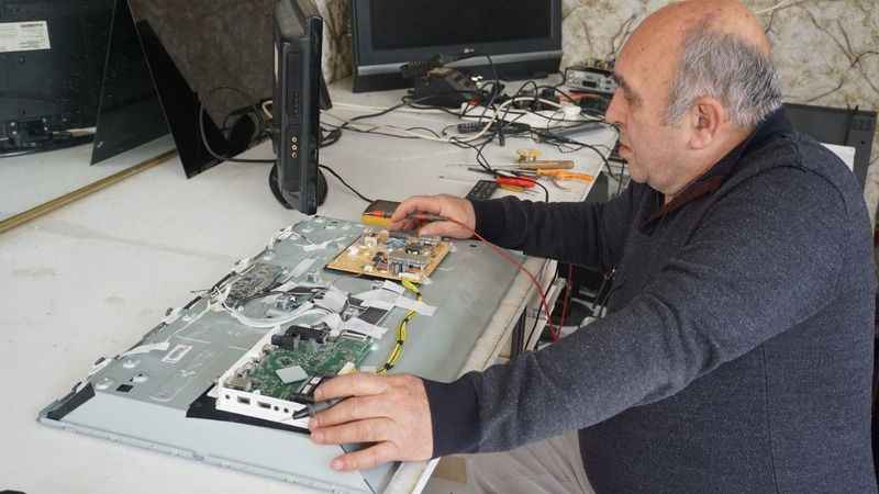 Yarım asırdır televizyon tamir ediyor