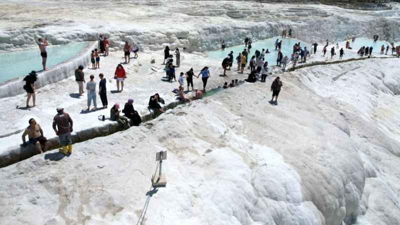 Pamukkale’ye ilk 5 ayda 561 bin turist geldi