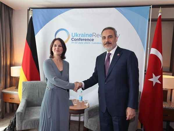 Bakan Fidan mevkidaşlarıyla görüştü