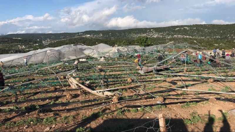 Mersin Erdemli’de hortum seraları yıktı