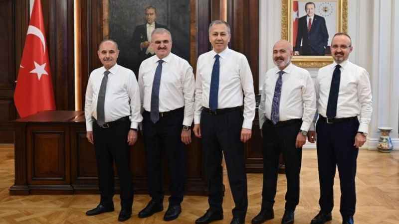 İçişleri Bakanı Yerlikaya, yeni yardımcılarını tebrik etti