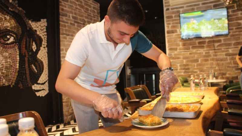 Sahte baklava boğazda yanma yapar