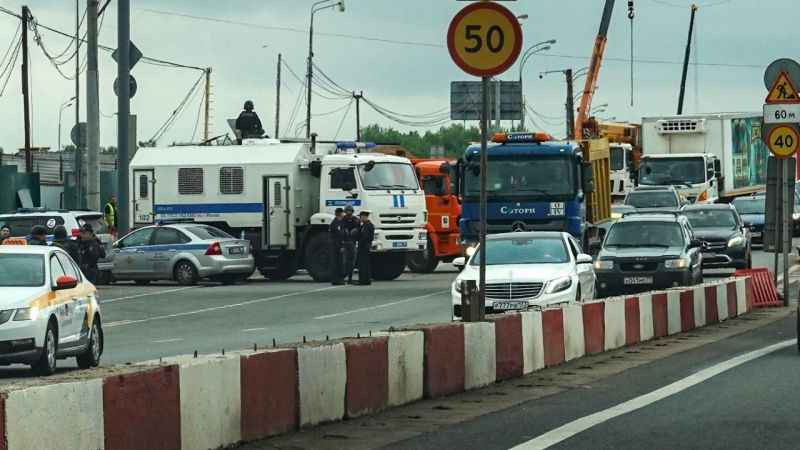Wagner askerlerinin ilerleyişine karşı Lipetsk’te hendekler kazıldı