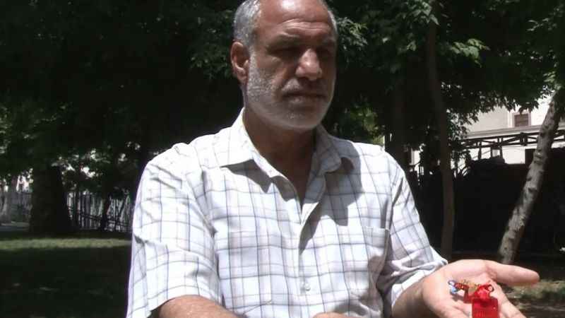 Deprem Sonrası Bulduğu Altının Sahibini Arıyor