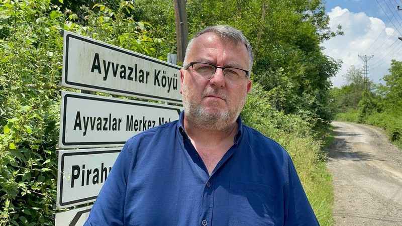 Bu köyde insanlar iletişim kurabilmek için dağlara çıkıyor!