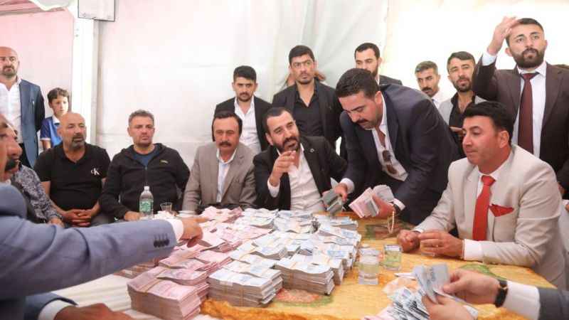 Aşiret düğünündeki takılar dudak uçuklattı