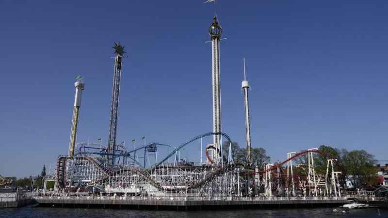 Lunaparkta hızlı tren raydan çıktı: 1 ölü