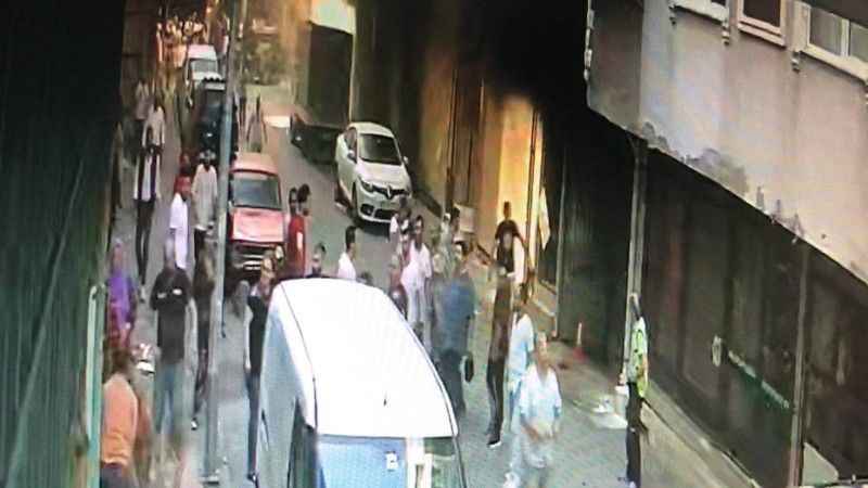 Pendik’te yangının çıkış anı güvenlik kamerasına yansıdı