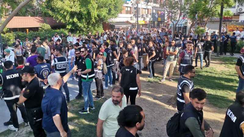 İzmir’de LGBT yürüyüşüne polis müdahalesi: 50’nin üzerinde gözaltı