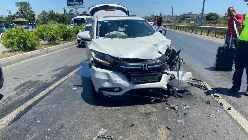 Kırmızı ışıkta yavaşlayan otomobillerin arasına daldı !