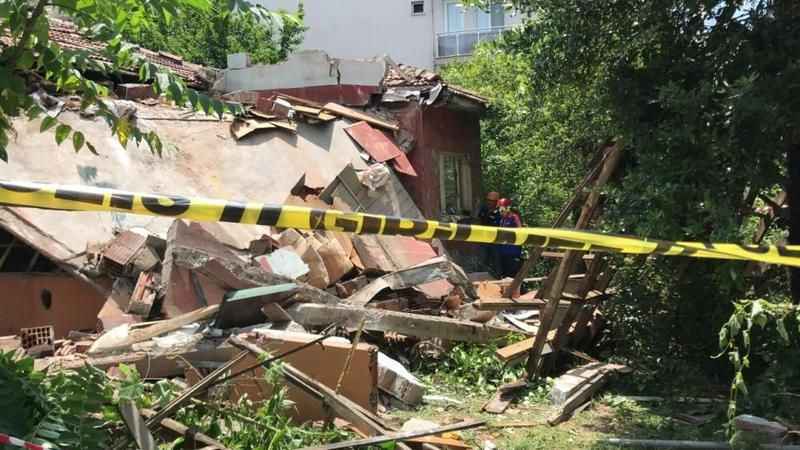 Kocaeli'de metruk ev çöktü: Ömer Yıldız ve Hasan Usta hayatını kaybetti