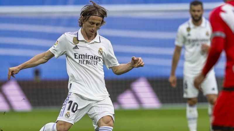 Real Madrid, Luka Modric'in sözleşmesini 2024 yılına kadar uzattı