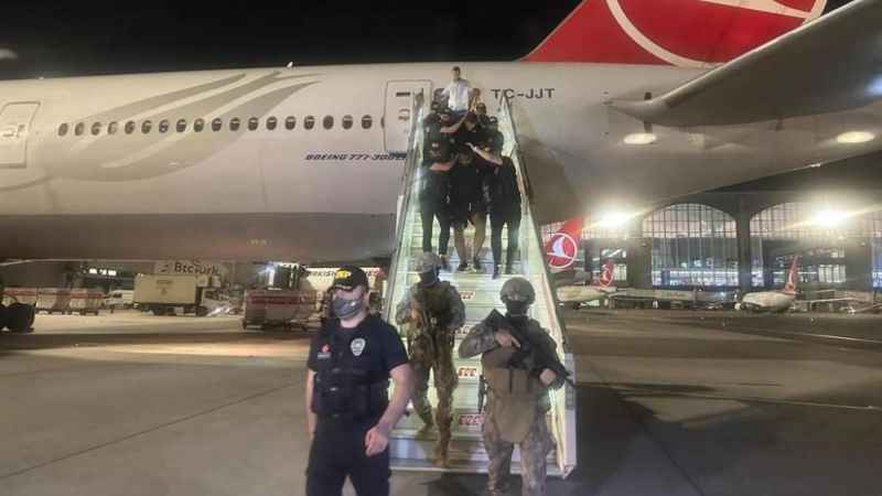 Kırmızı bültenle aranan 2 suç örgütü üyesi İstanbul’da yakalandı