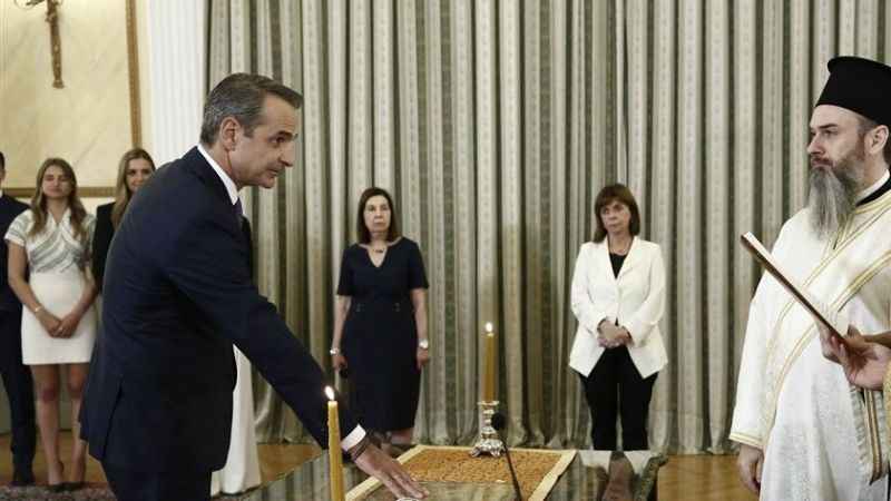 Yeniden başbakan seçilen Miçotakis yemin etti