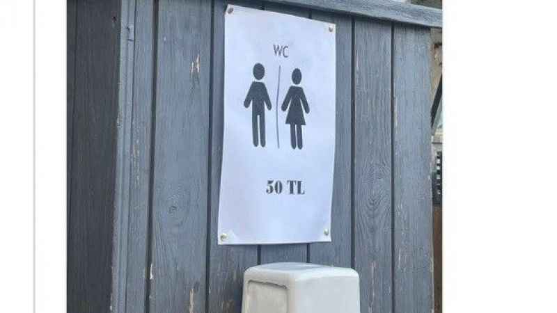 Ünlü tatil merkezi Çeşme’deki 50 TL’lik tuvalet ücreti gündem oldu