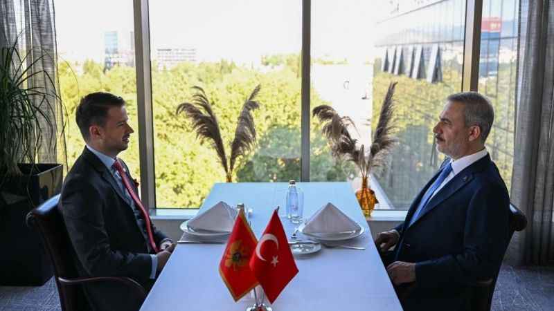 Dışişleri Bakanı Fidan, Karadağ Cumhurbaşkanı Miltovic'le görüştü