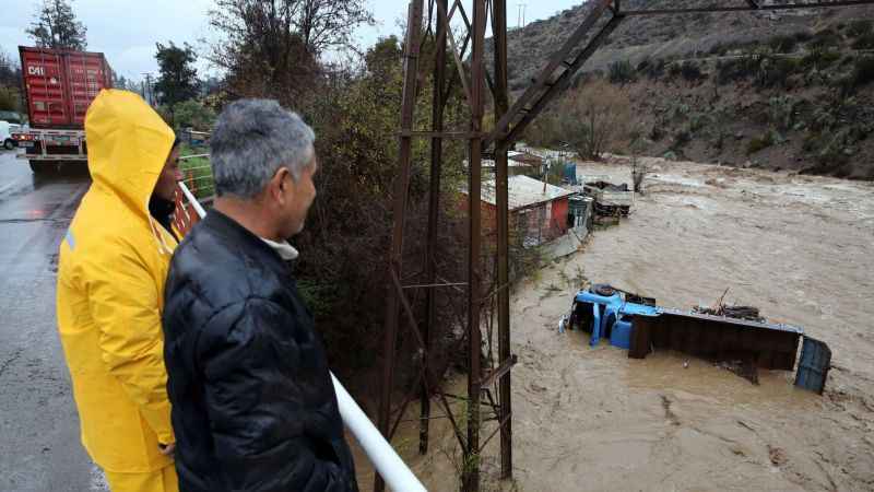 Şili'de sellerde bin 421 ev yıkıldı!