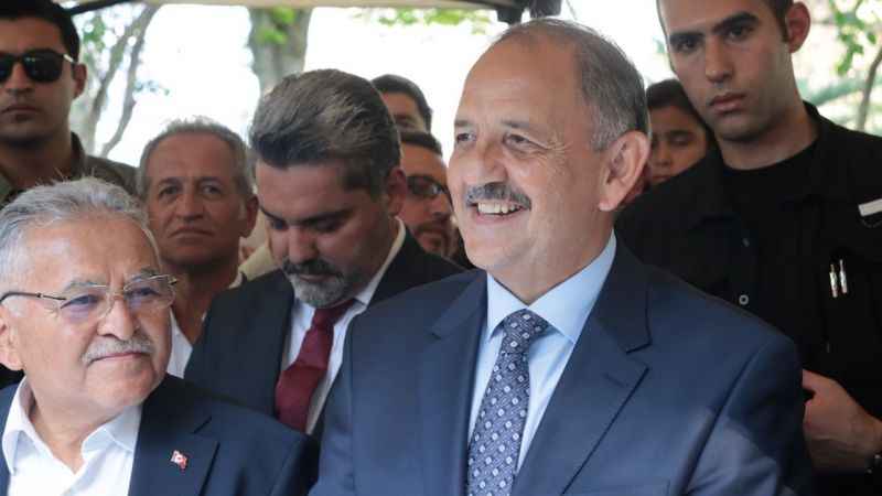 Bakan Özhaseki: "Depremde maddi zarar 100 milyar dolar"