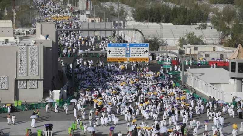 Hacılar Mina’da şeytan taşladı