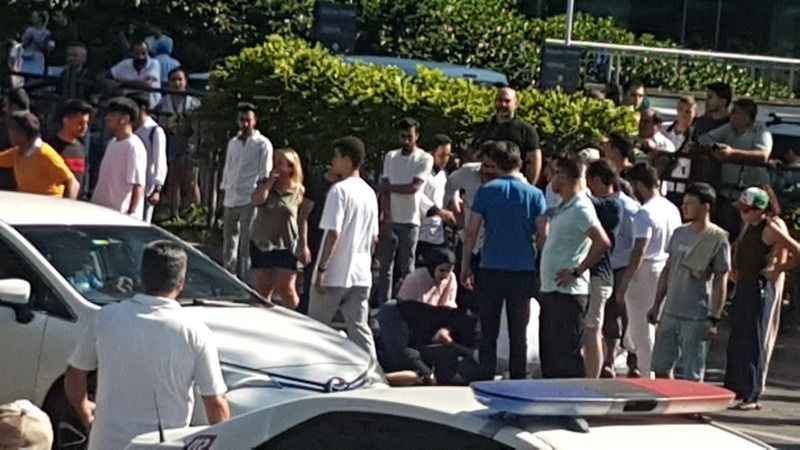 Beşiktaş’ta zincirleme kaza: Otomobil kadının üstünden geçti