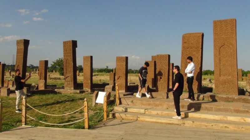 Açık hava müzesi Ahlat’ta bayram yoğunluğu