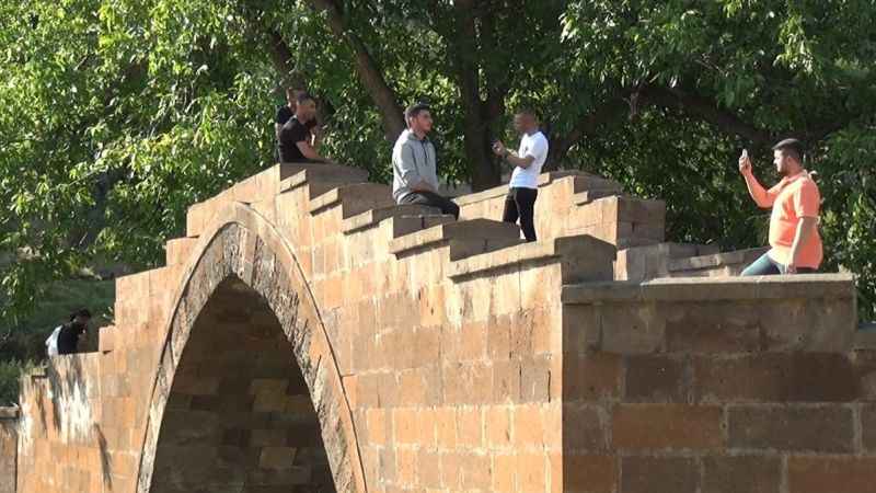 Açık hava müzesi Ahlat’ta bayram yoğunluğu