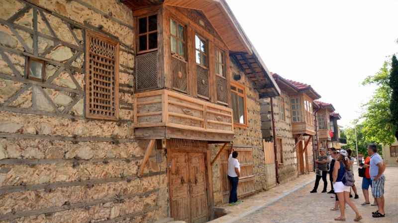 Antalya'nın düğmeli evleri yılda 8 bin kişiyi ağırlıyor