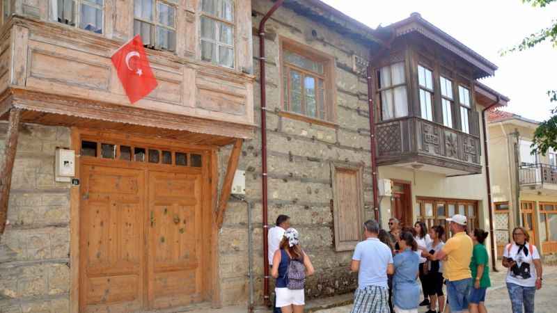 Antalya'nın düğmeli evleri yılda 8 bin kişiyi ağırlıyor