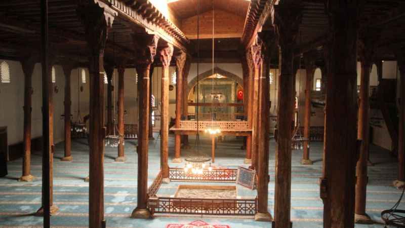 7 asırlık camiye ziyaretçilerin ilgisi yoğun