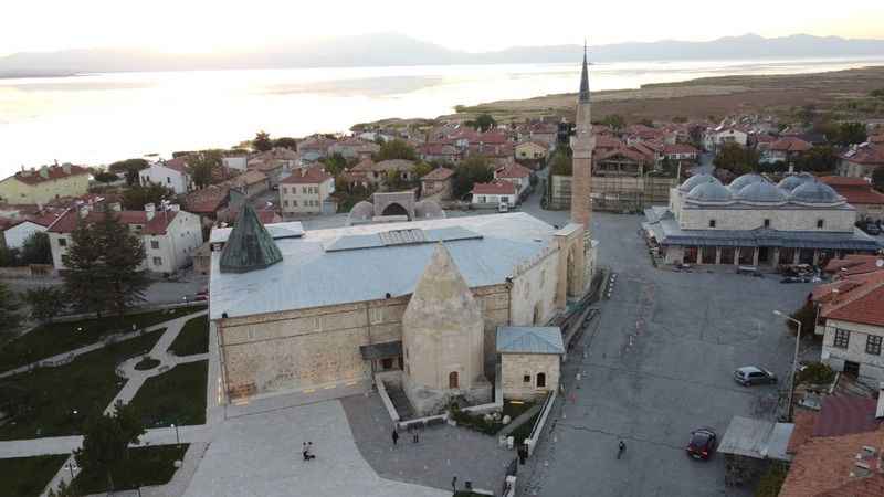 7 asırlık camiye ziyaretçilerin ilgisi yoğun