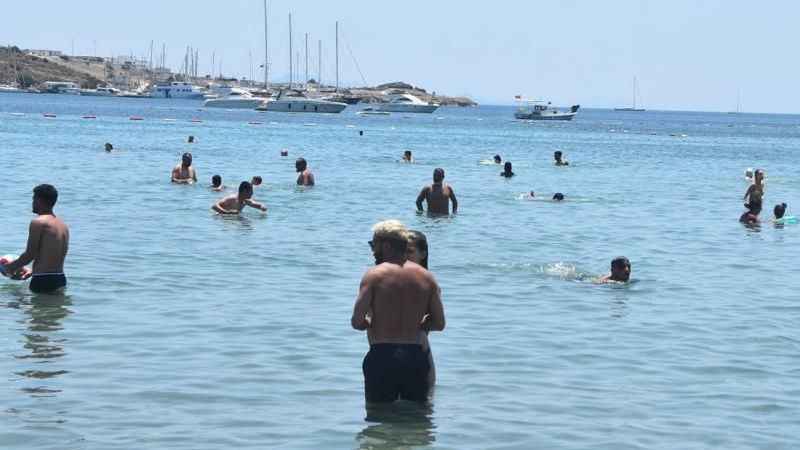 Bodrum'da bayram nüfusu 1 milyona aştı, sahiller doldu taştı