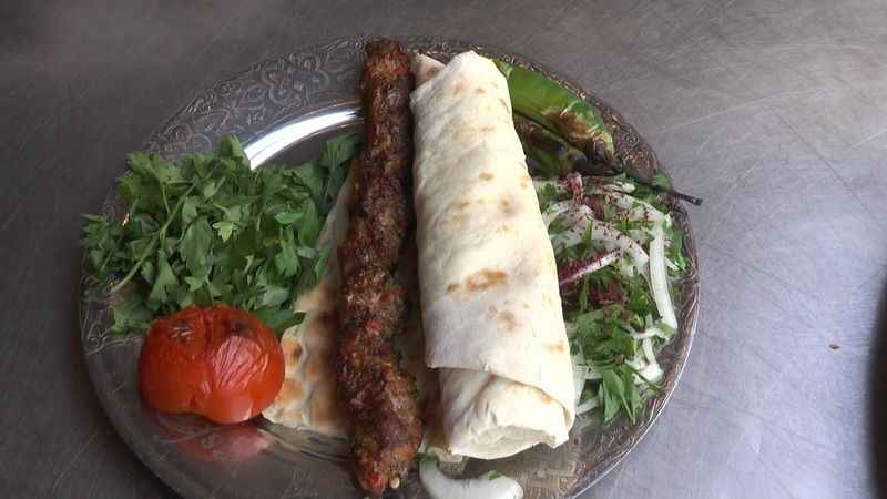 Gaziantep’in unutulmaya yüz tutan yemeği: Simit kebabı