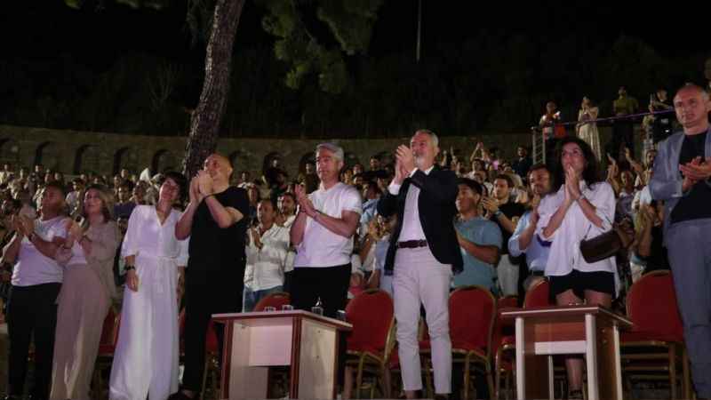 Ünlü sanatçı Marmaris’i coşturdu