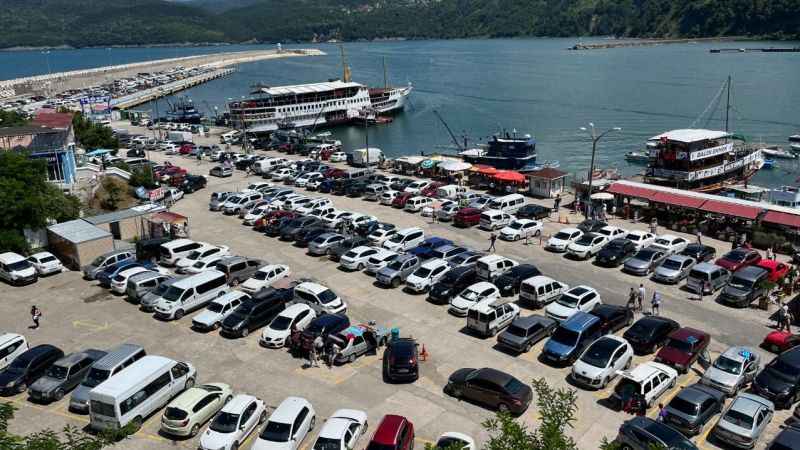 Amasra’da plajlar dolu, insan seli yaşandı